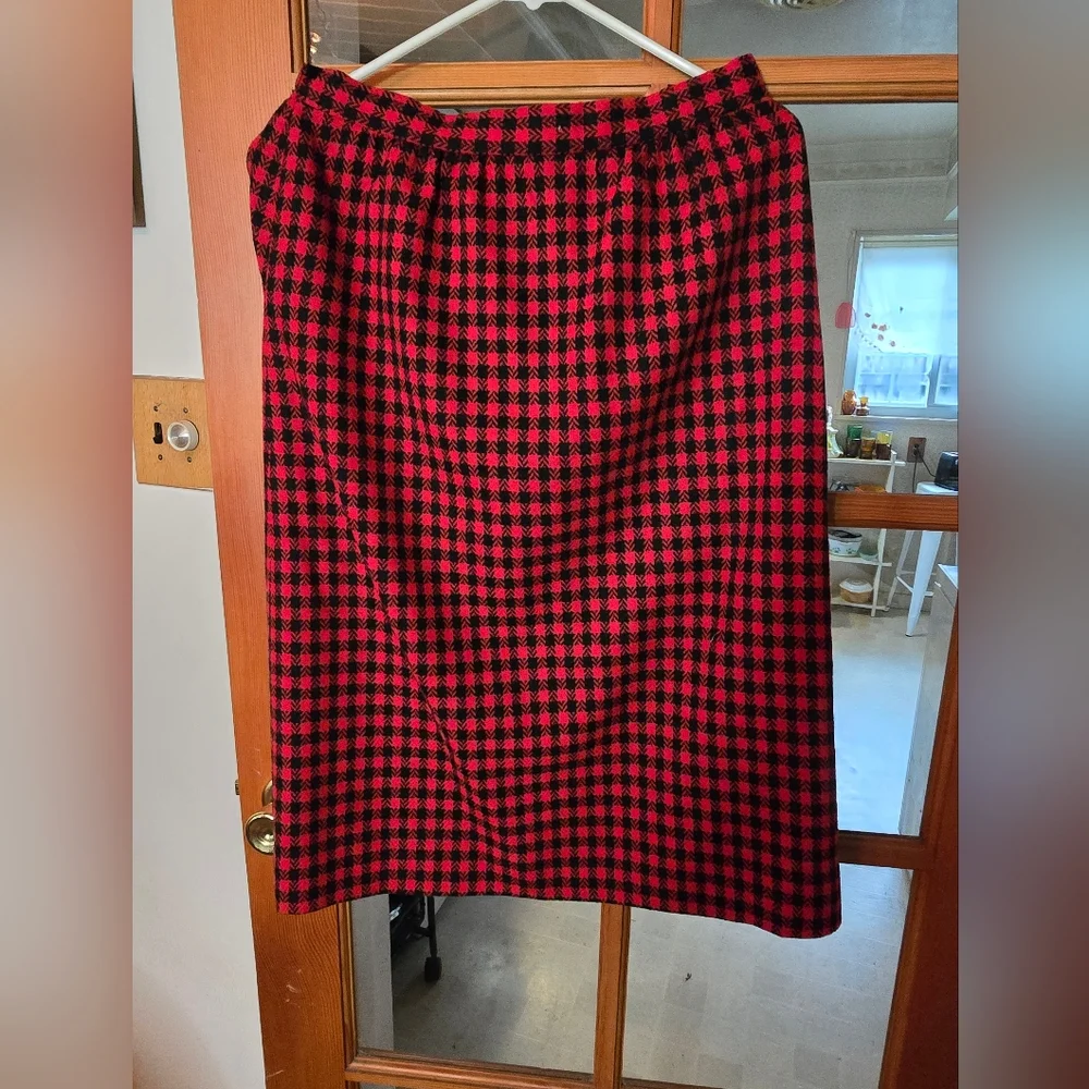 Pendleton Wool Classic Red and Black Checkered Skirt Size 10